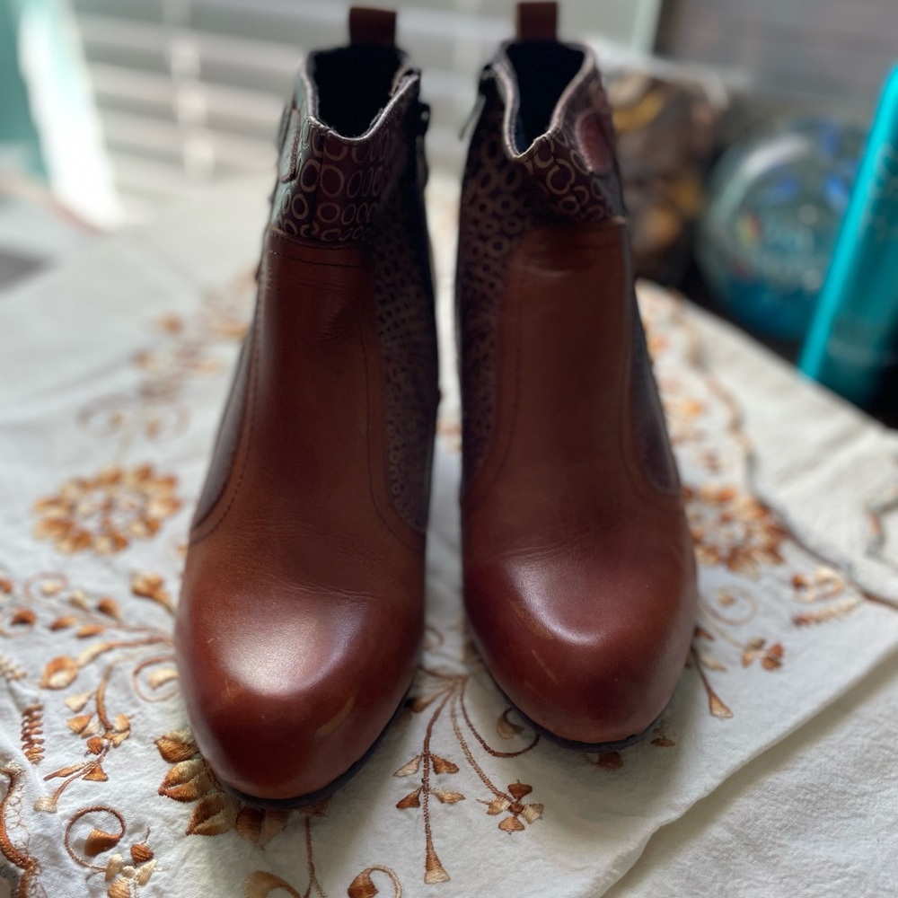 Chic Brown Leather Ankle Booties
